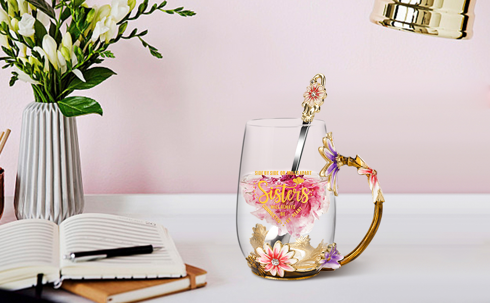 Зворушливі привітання з Днем народження сестрі своїми словами та листівками