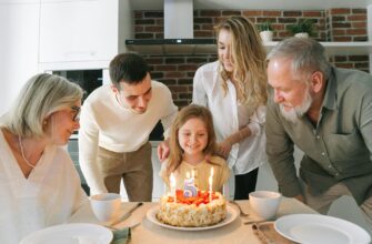 Привітання з днем народження внучці — A joyful family gathered around a birthday cake to celebrate a young girl's fifth birthday. | ITmaxService