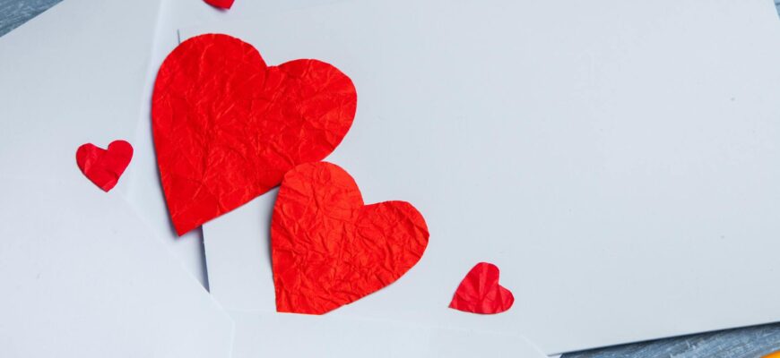привітання коханій з днем народження — Bright red heart shapes on a blank white card evoke love and celebration, perfect for Valentine's Day. | ITmaxService